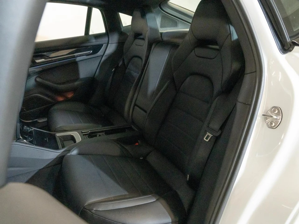 2025 Porsche 976 Panamera - Image 20 of 31