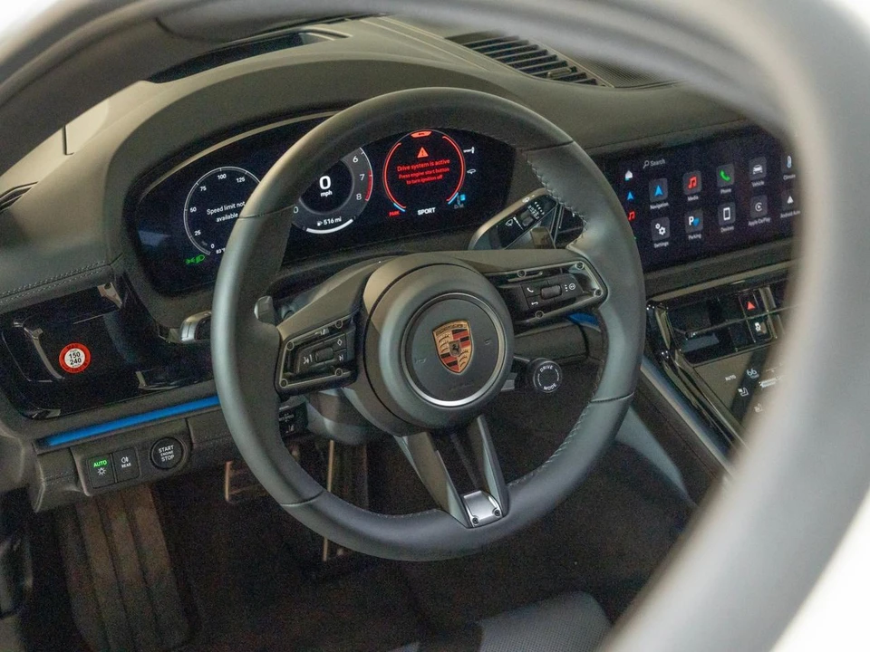 2025 Porsche 976 Panamera - Image 21 of 31