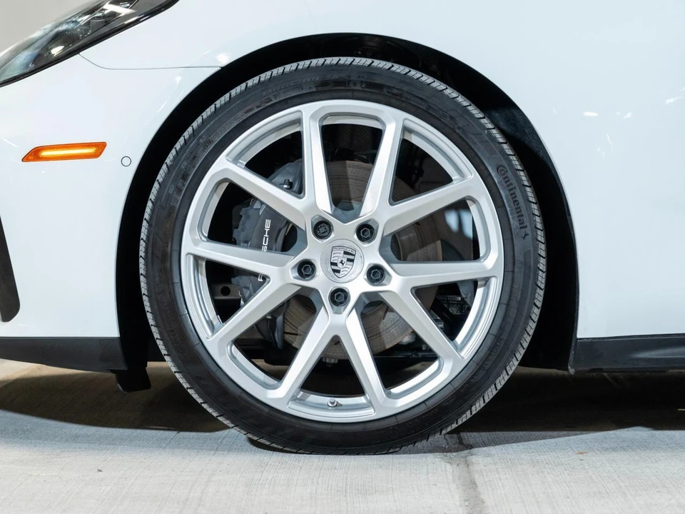 2025 Porsche 976 Panamera - Image 12 of 31
