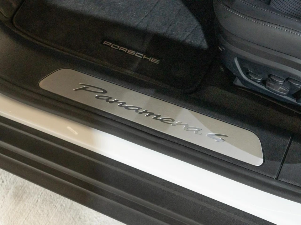 2025 Porsche 976 Panamera - Image 14 of 31