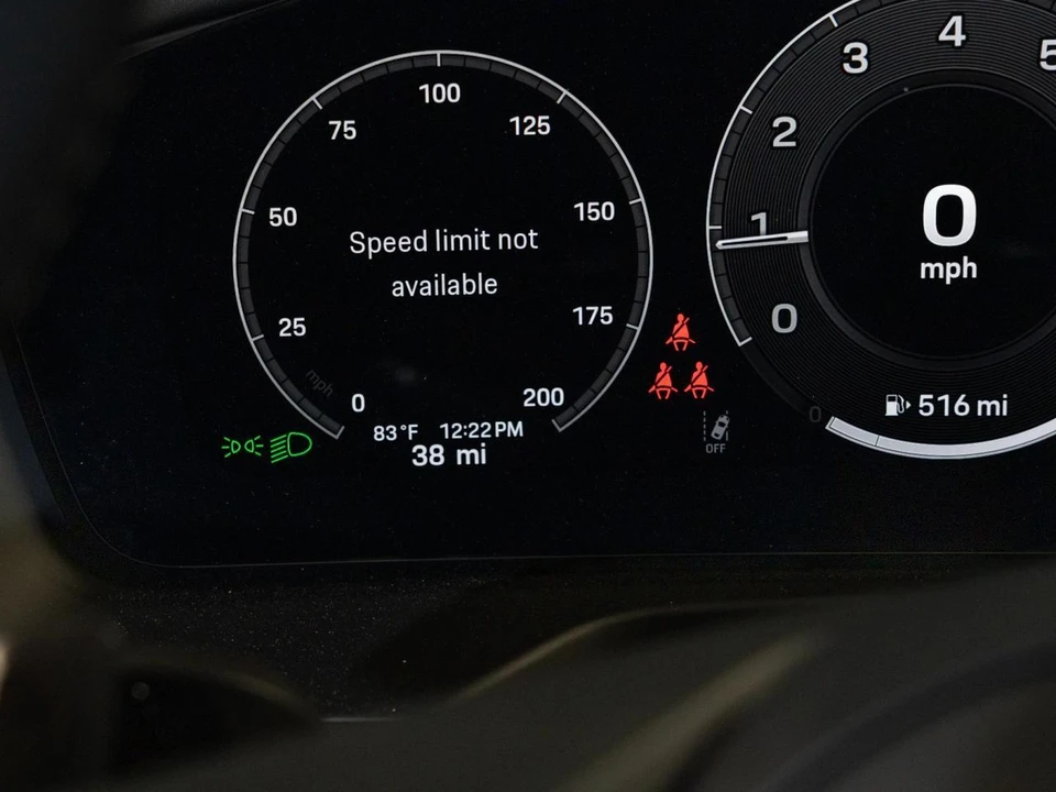 2025 Porsche 976 Panamera - Image 25 of 31