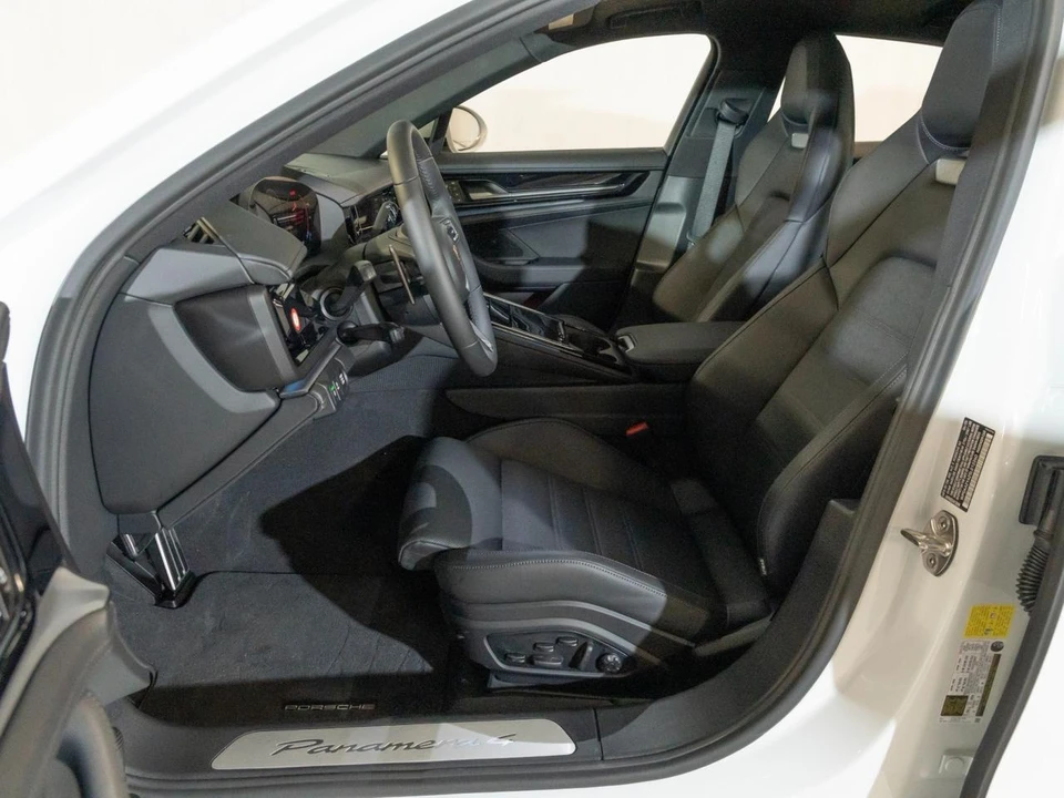 2025 Porsche 976 Panamera - Image 18 of 31
