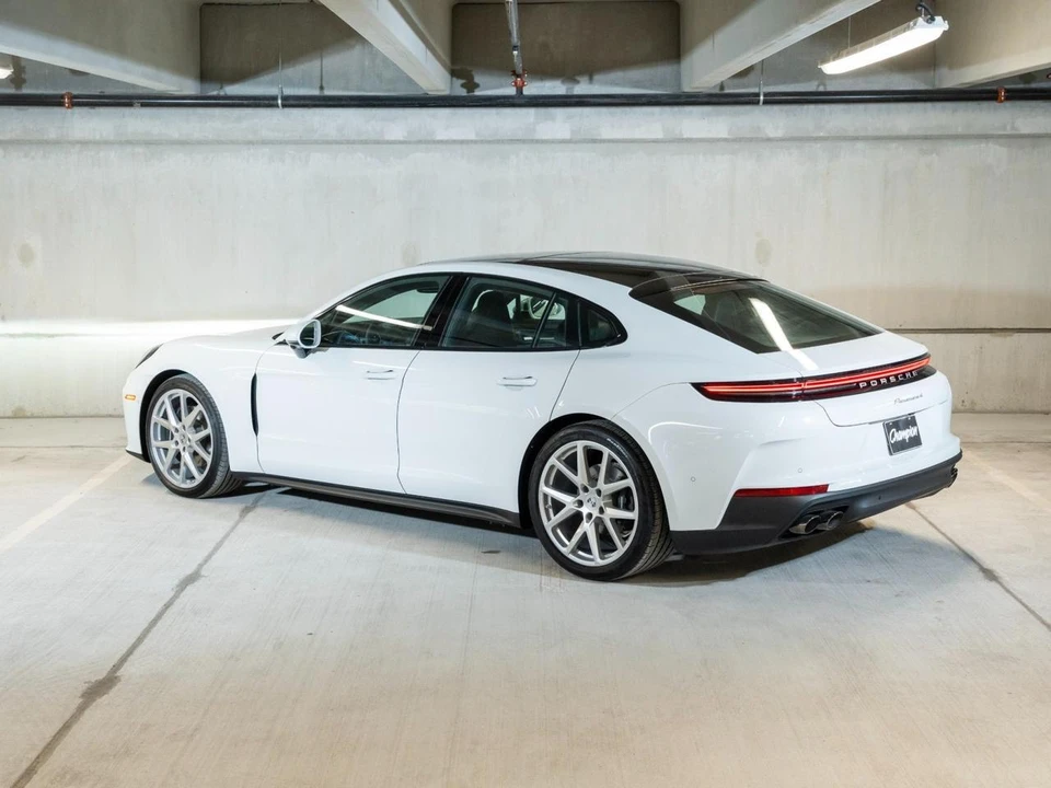 2025 Porsche 976 Panamera - Image 4 of 31