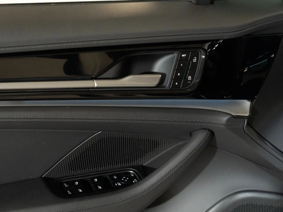 2025 Porsche 976 Panamera - Image 28 of 31