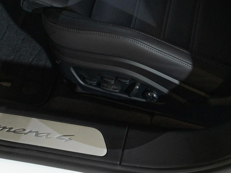 2025 Porsche 976 Panamera - Image 16 of 31