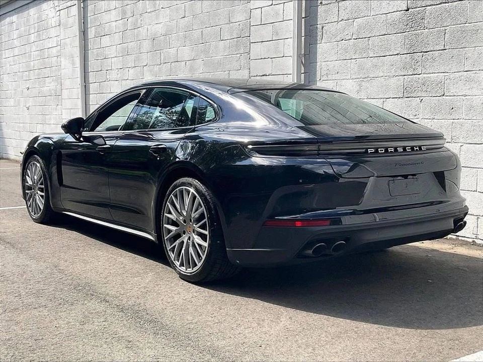 2025 Porsche 976 Panamera - Image 3 of 5