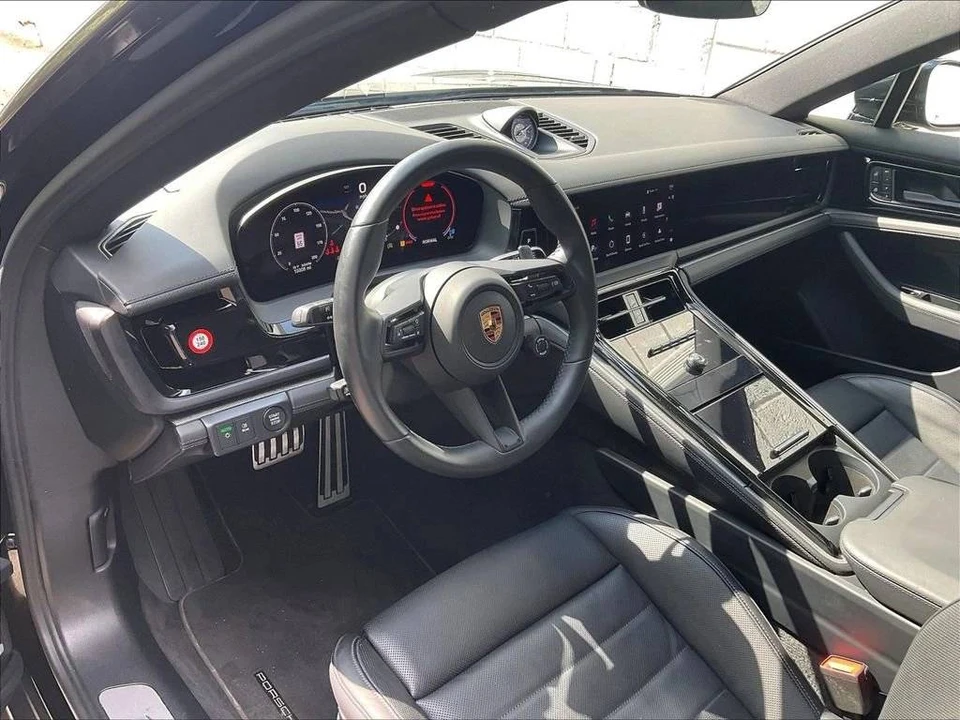 2025 Porsche 976 Panamera - Image 4 of 5
