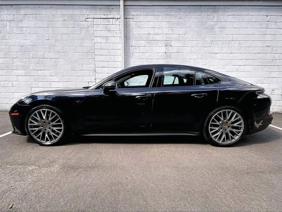 2025 Porsche 976 Panamera - Image 2 of 5