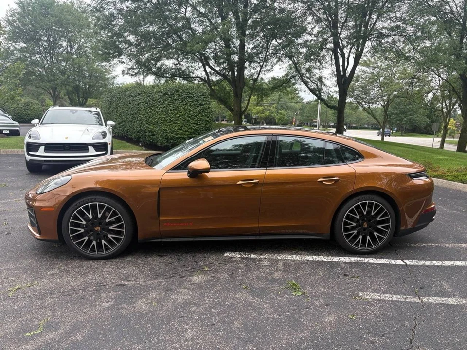 2025 Porsche 976 Panamera - Image 2 of 4