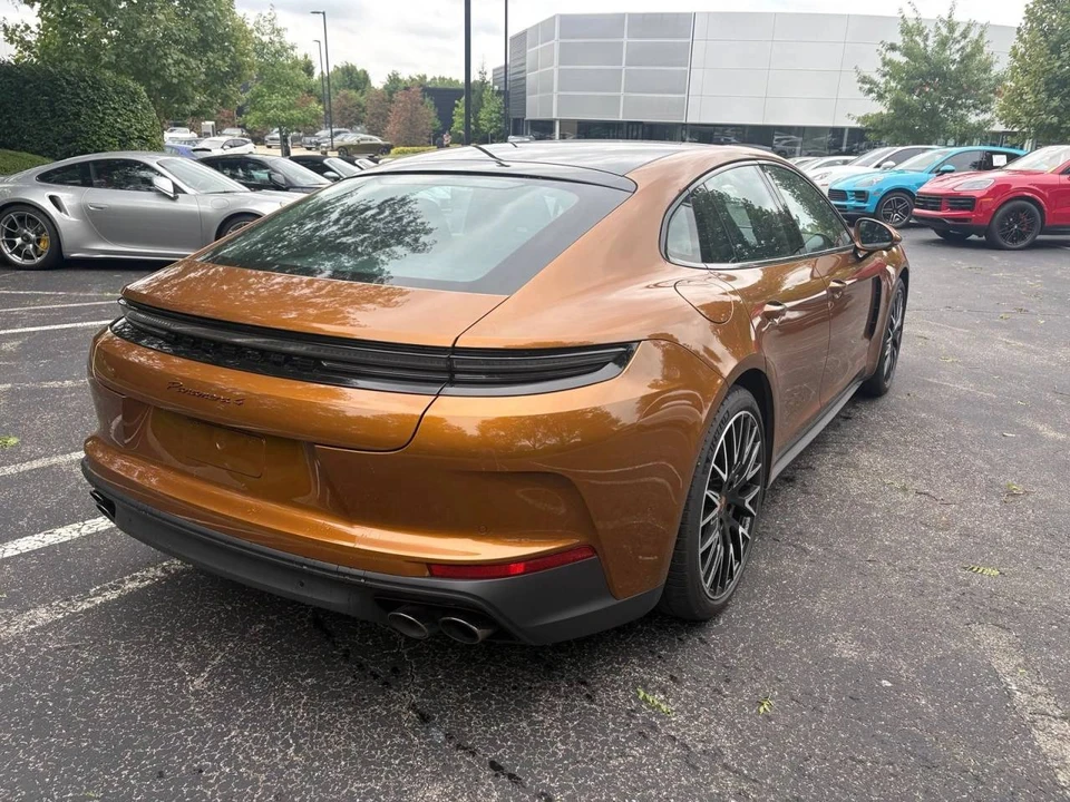 2025 Porsche 976 Panamera - Image 4 of 4