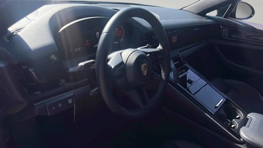 2025 Porsche 976 Panamera - Image 4 of 5