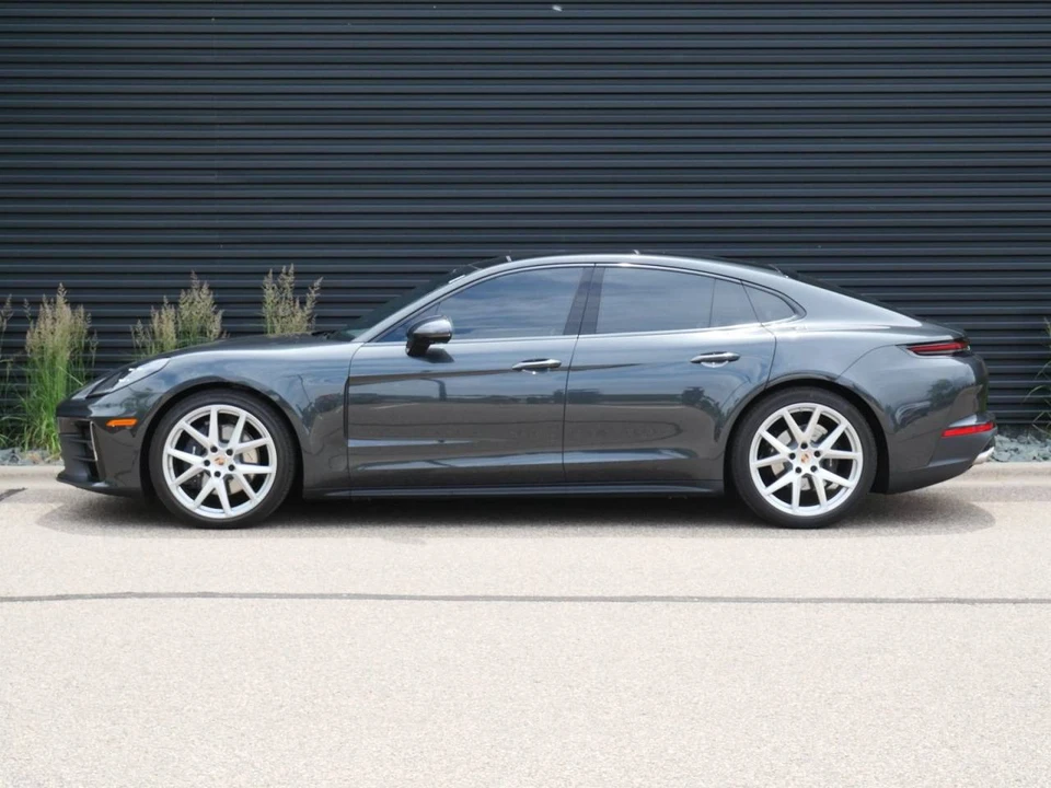 2025 Porsche 976 Panamera - Image 2 of 5