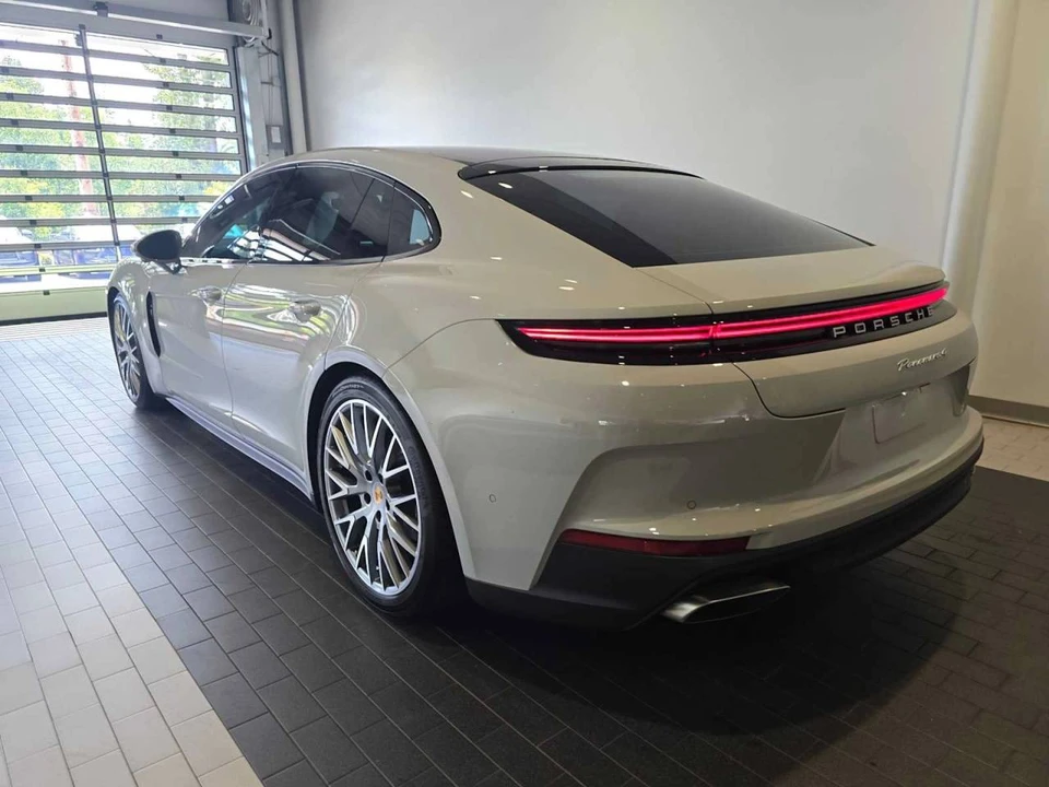 2025 Porsche 976 Panamera - Image 3 of 5