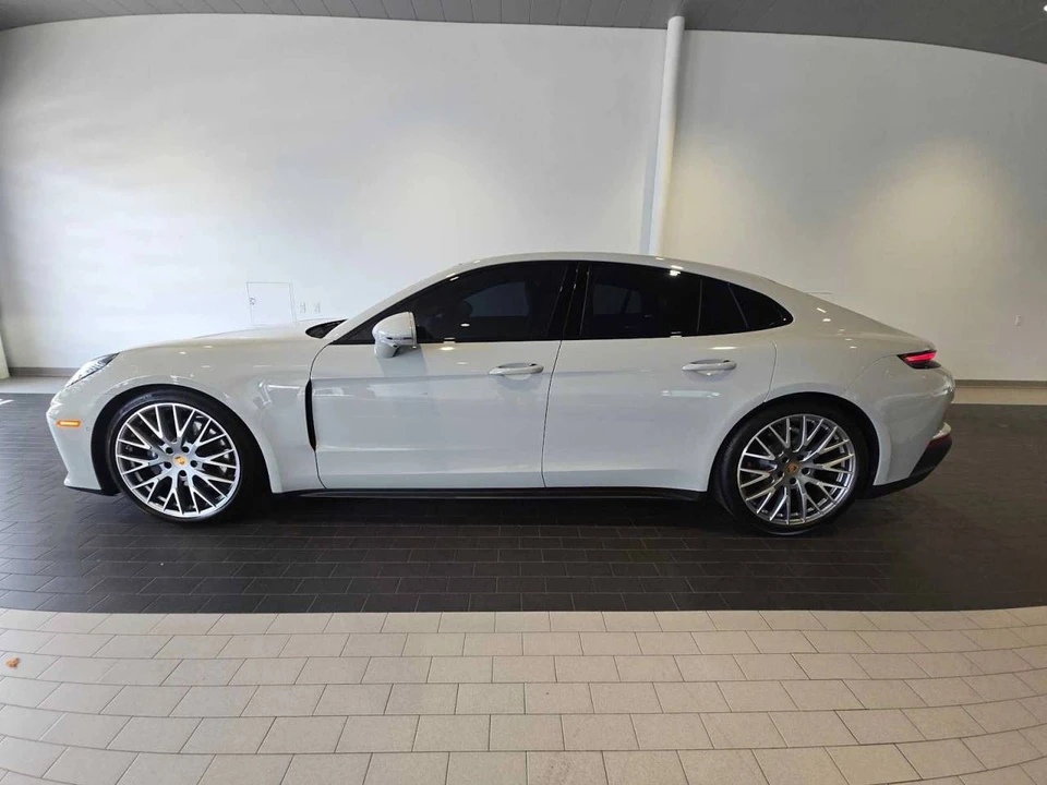 2025 Porsche 976 Panamera - Image 2 of 5