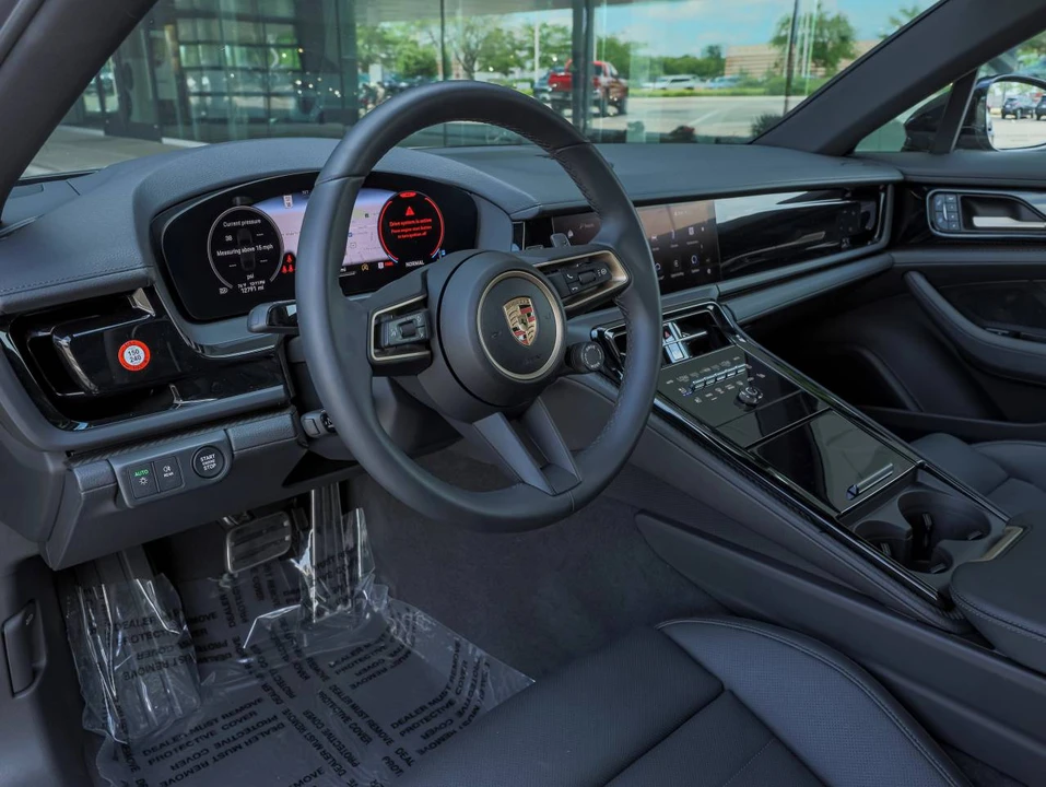 2025 Porsche 976 Panamera - Image 4 of 5