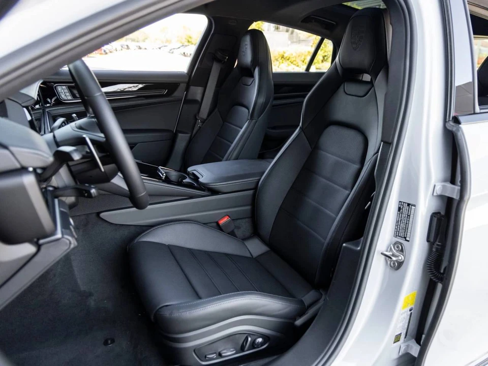 2025 Porsche 976 Panamera - Image 4 of 4