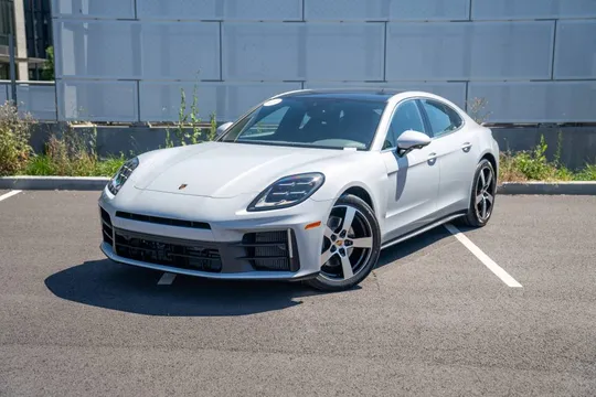 2025 Porsche Panamera 4
