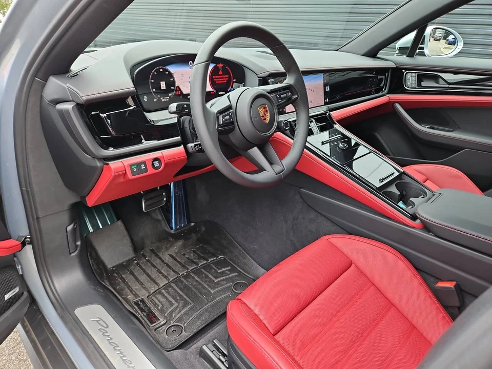 2025 Porsche 976 Panamera - Image 4 of 5