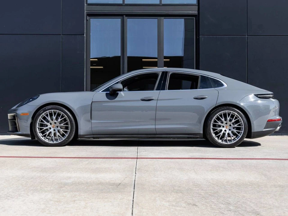 2025 Porsche 976 Panamera - Image 2 of 5