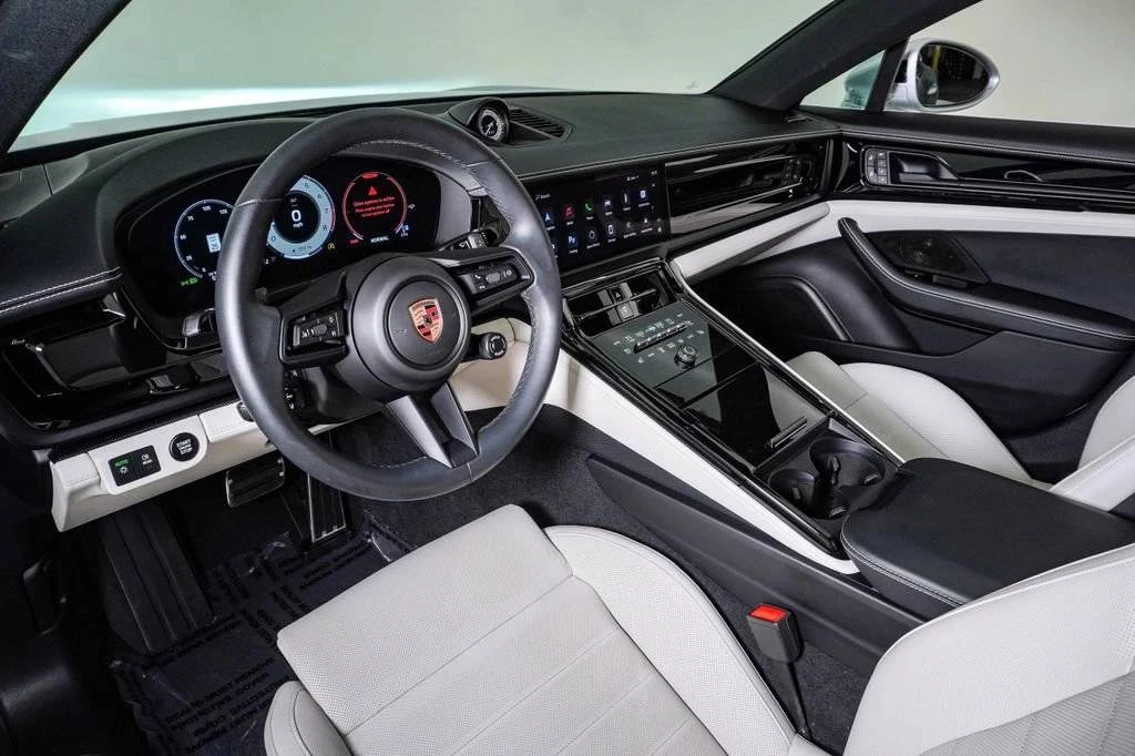 2025 Porsche 976 Panamera - Image 4 of 5