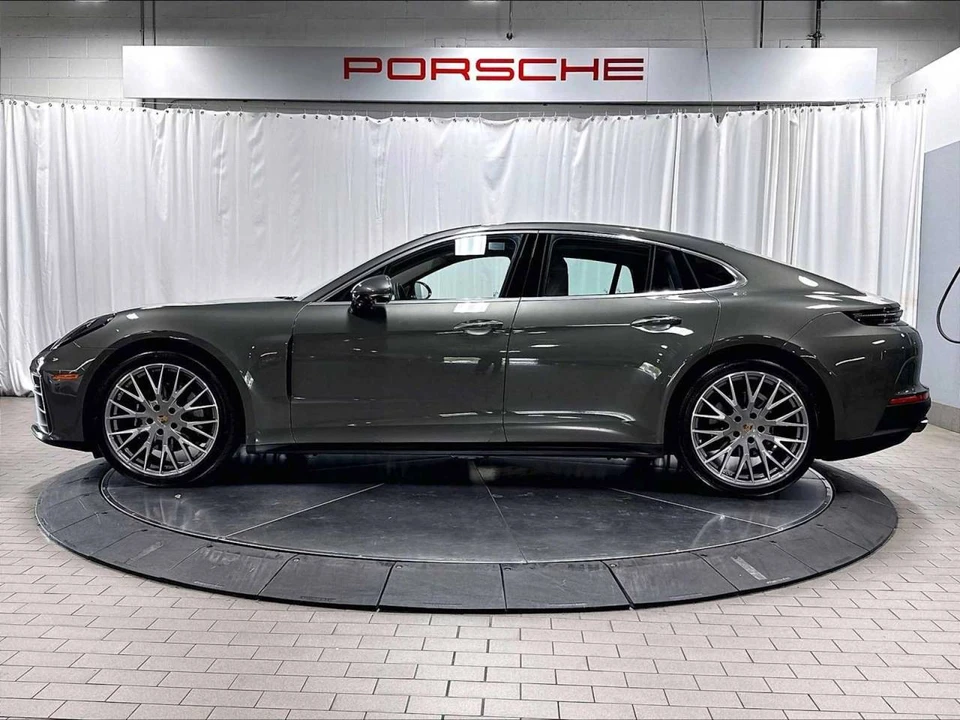 2025 Porsche 976 Panamera - Image 2 of 4