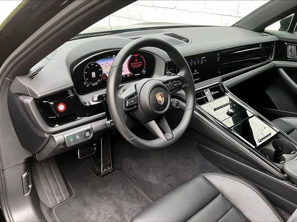 2025 Porsche 976 Panamera - Image 4 of 5