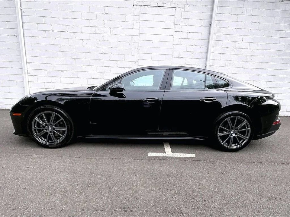 2025 Porsche 976 Panamera - Image 2 of 5