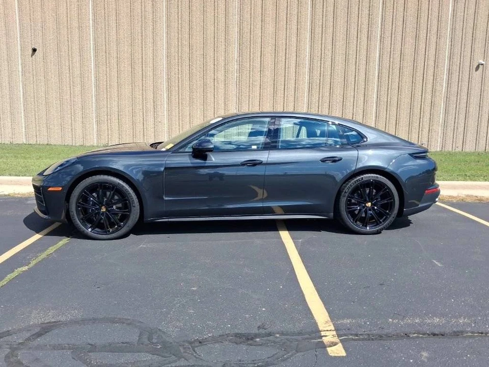 2025 Porsche 976 Panamera - Image 2 of 4