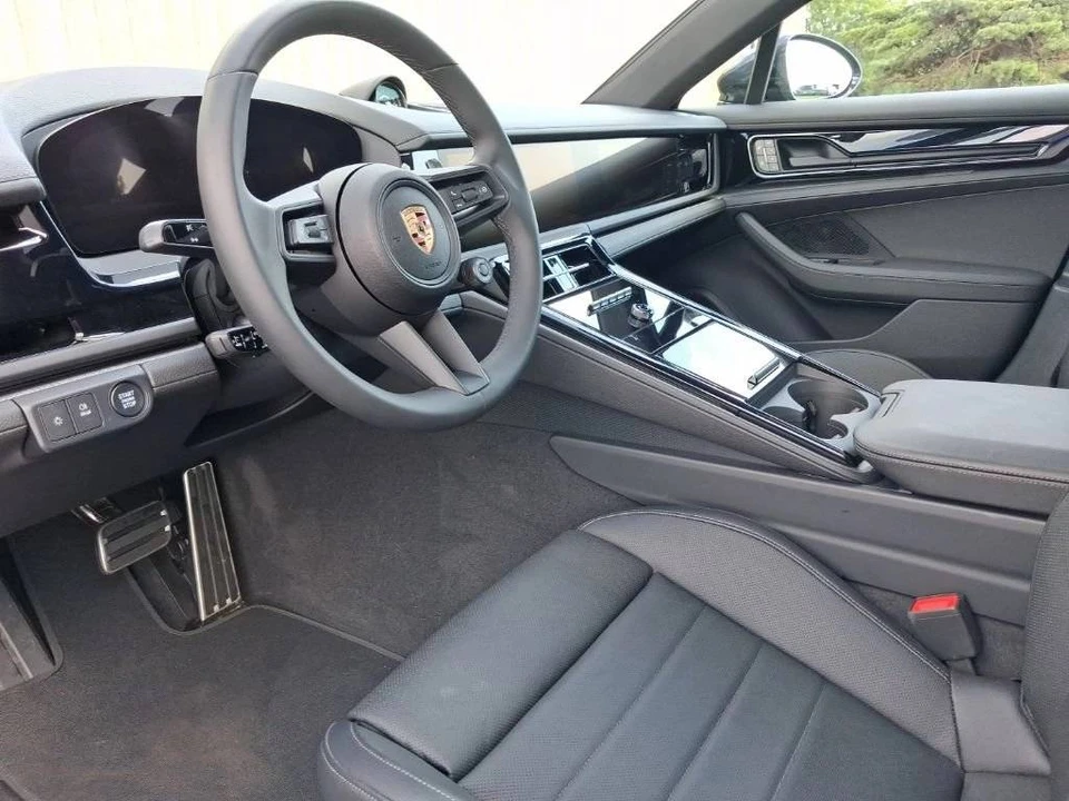 2025 Porsche 976 Panamera - Image 4 of 4
