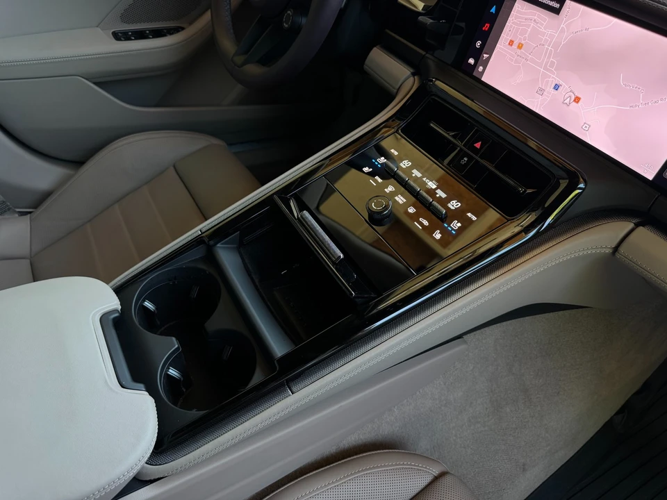2025 Porsche 976 Panamera - Image 25 of 31