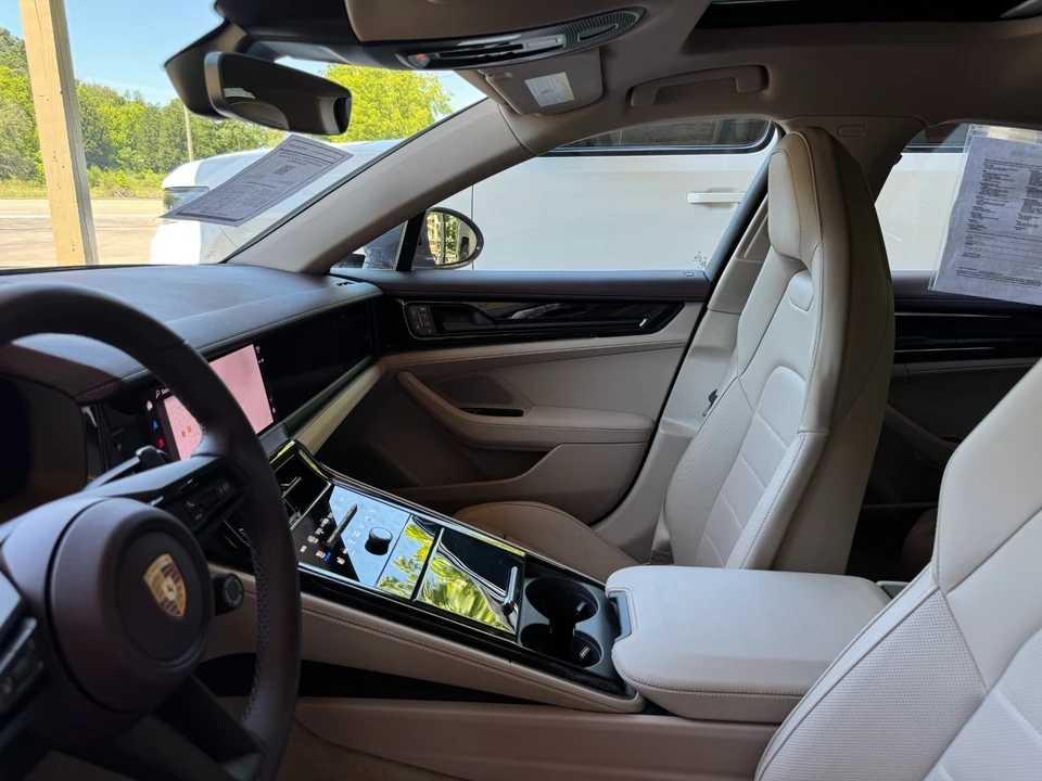 2025 Porsche 976 Panamera - Image 16 of 31