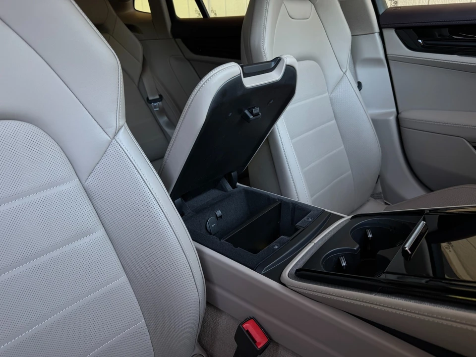 2025 Porsche 976 Panamera - Image 23 of 31