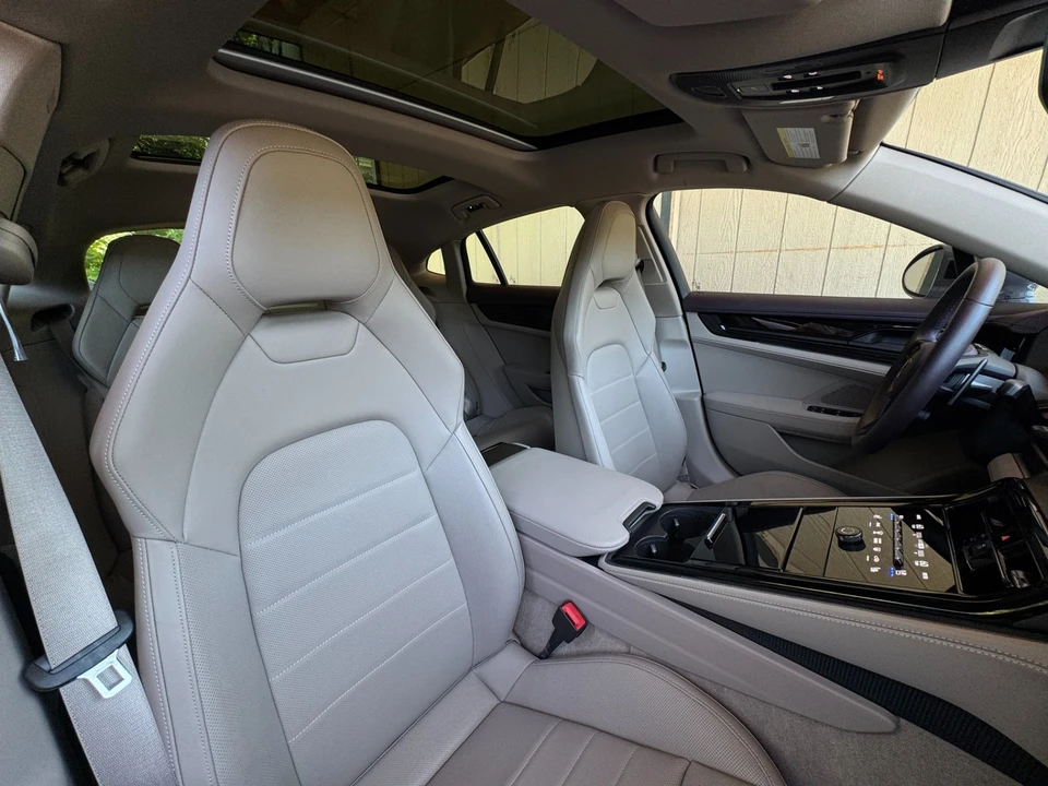 2025 Porsche 976 Panamera - Image 21 of 31