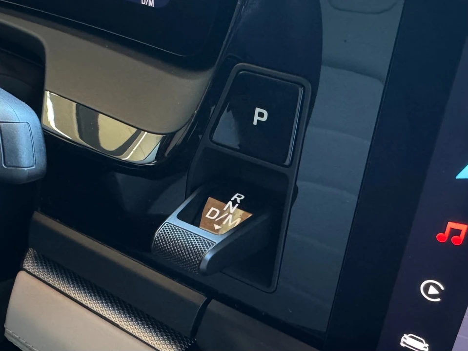 2025 Porsche 976 Panamera - Image 28 of 31