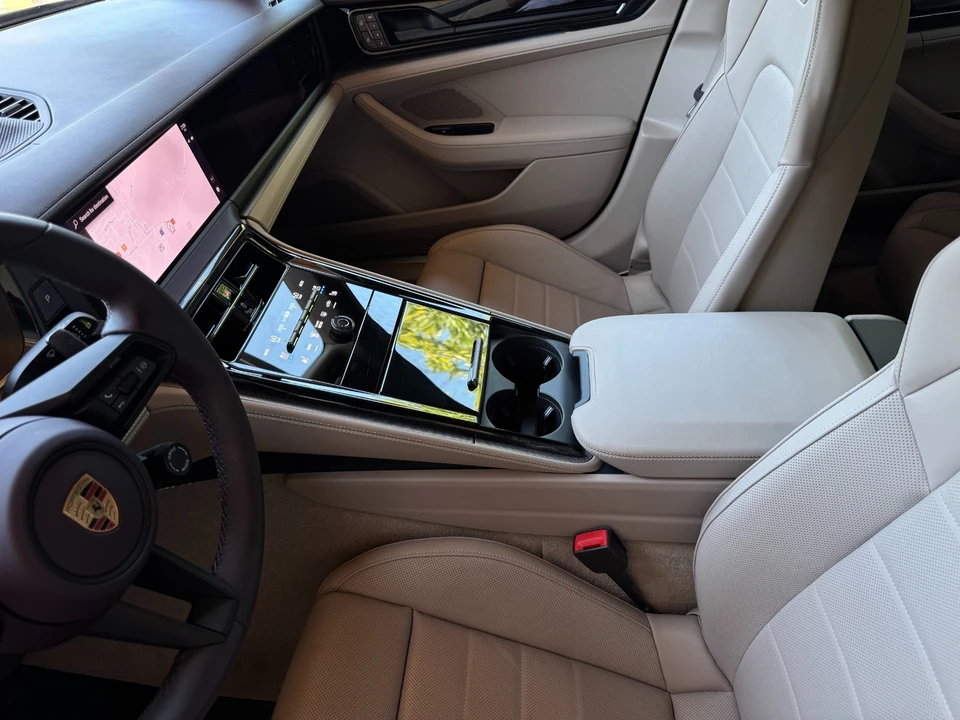 2025 Porsche 976 Panamera - Image 15 of 31