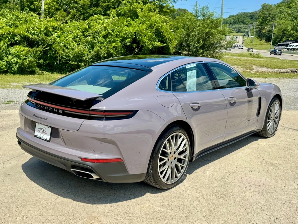 2025 Porsche 976 Panamera - Image 3 of 31