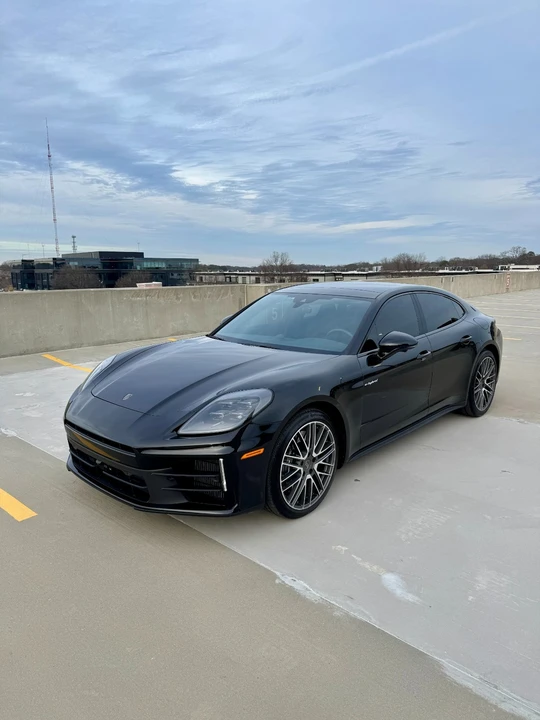 2025 Porsche 976 Panamera - Image 2 of 21