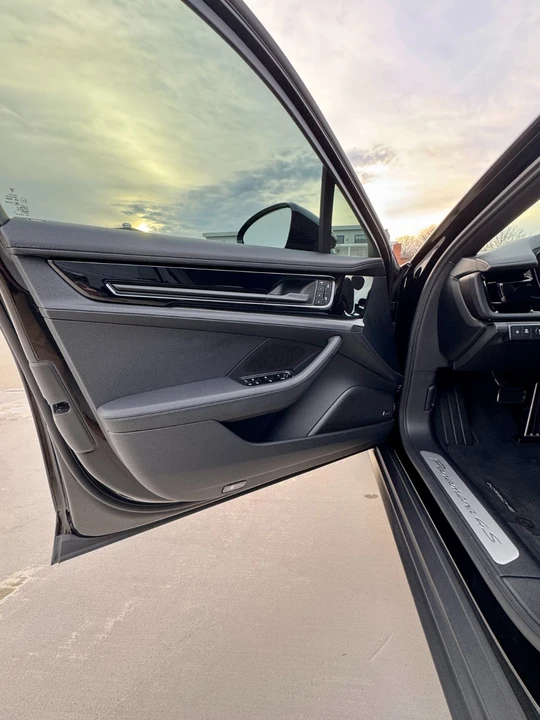 2025 Porsche 976 Panamera - Image 12 of 21