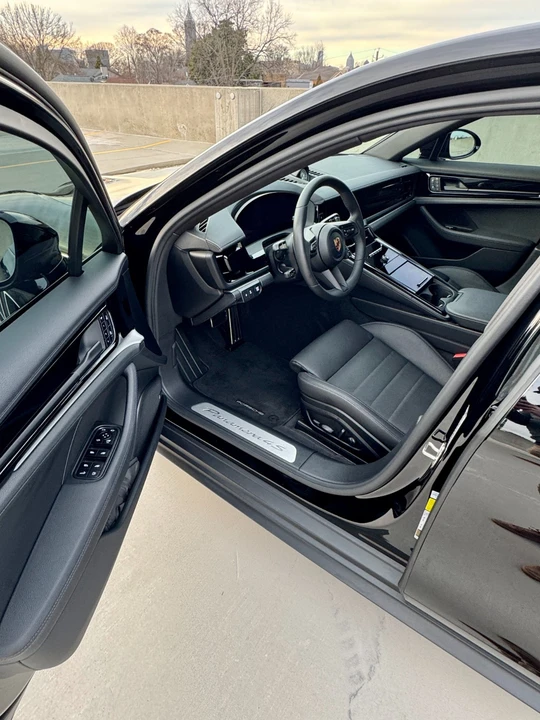 2025 Porsche 976 Panamera - Image 9 of 21