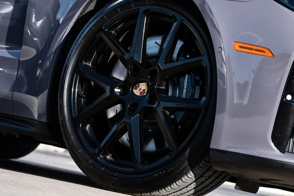 2025 Porsche Panamera - Image 5 of 18