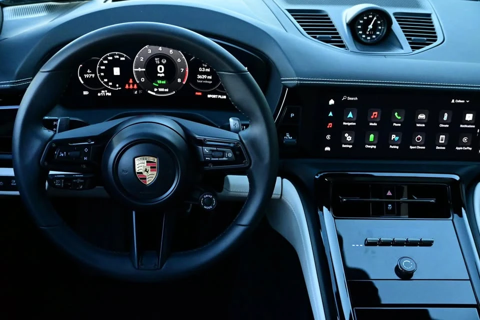 2025 Porsche Panamera - Image 10 of 18