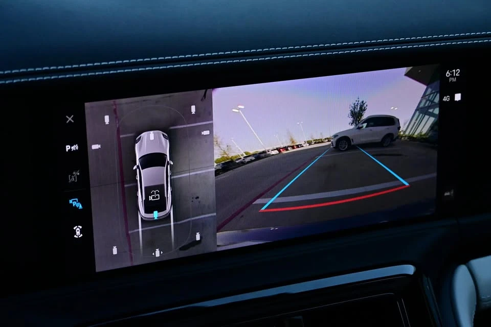 2025 Porsche Panamera - Image 13 of 18