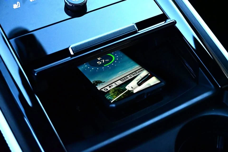 2025 Porsche Panamera - Image 16 of 18