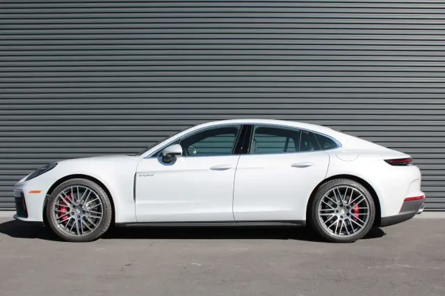2025 Porsche 976 Panamera - Image 2 of 9