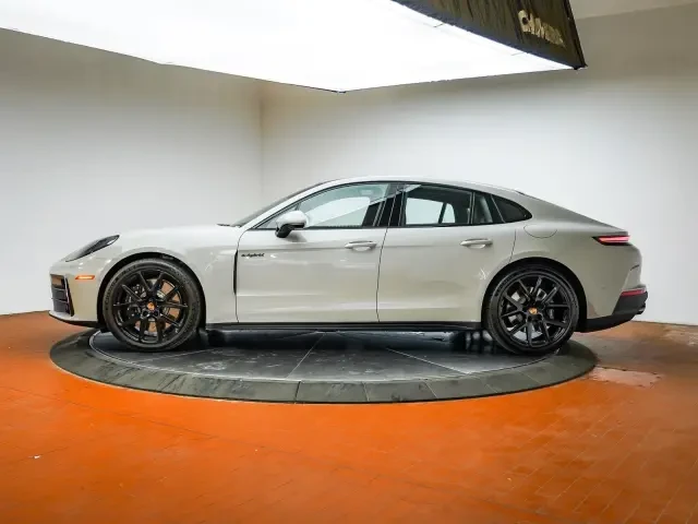 2025 Porsche 976 Panamera - Image 2 of 5