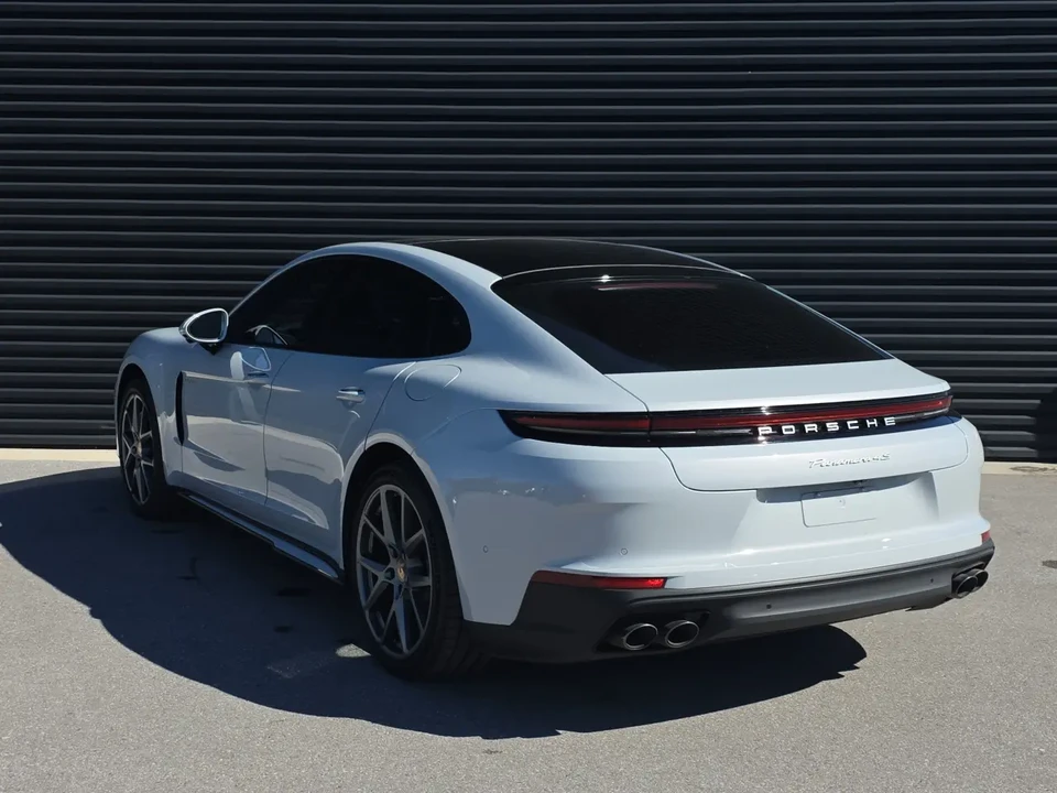 2025 Porsche 976 Panamera - Image 3 of 8
