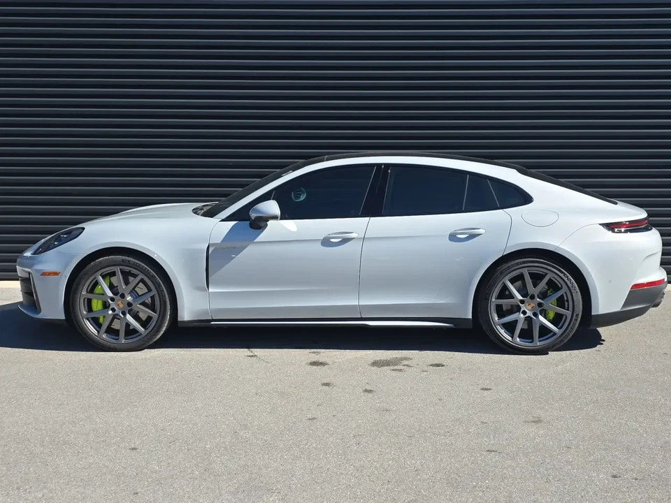 2025 Porsche 976 Panamera - Image 2 of 8