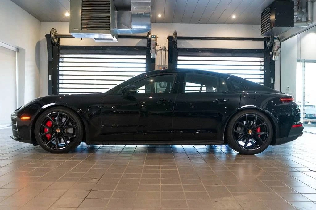 2025 Porsche 976 Panamera - Image 2 of 5