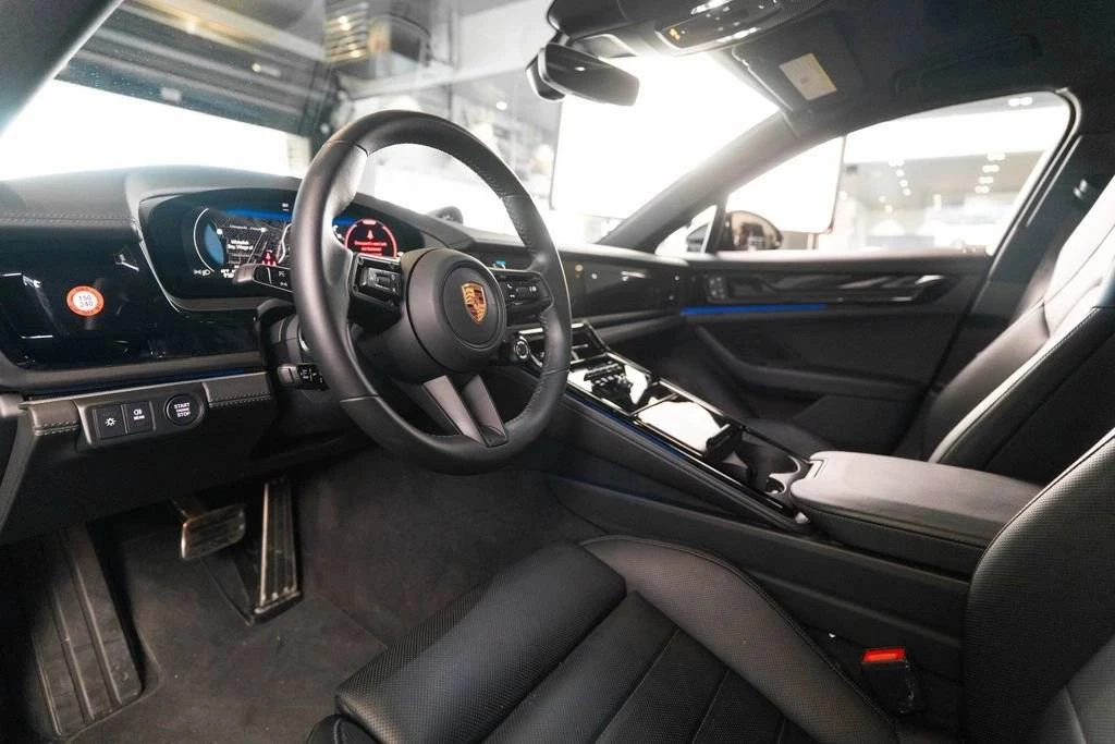 2025 Porsche 976 Panamera - Image 4 of 5