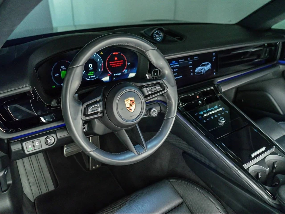 2025 Porsche 976 Panamera - Image 4 of 5